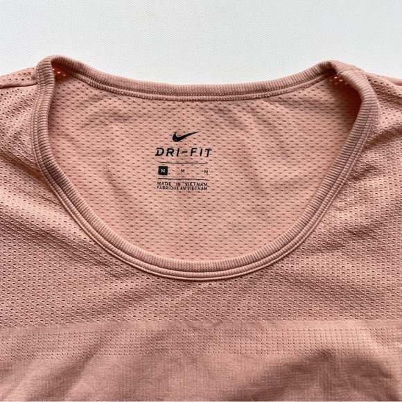 Nike Women’s Dri Fit Workout Top Blush Pink Medium - Picture 3 of 5